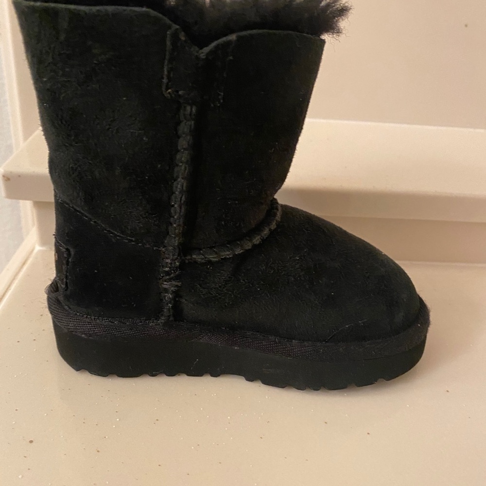 Black Uggs toddler